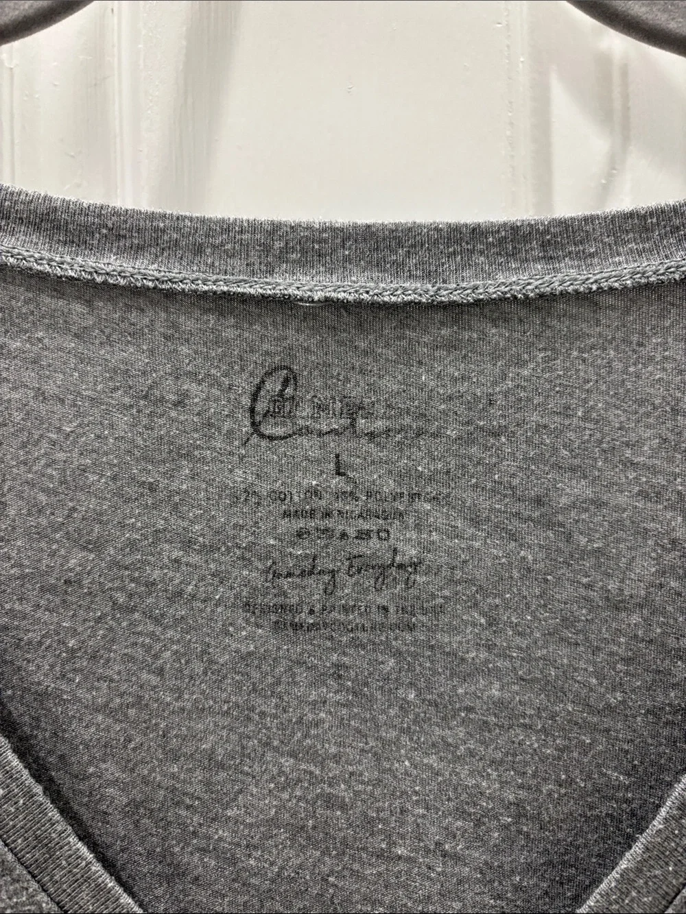 Alabama Crimson Tide Women's Gray V-Neck 'Roll Tide' Graphic Tee - Picture 2 of 4